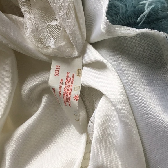 Vintage half slip - made in Canada - nylon - M - Picture 3 of 3